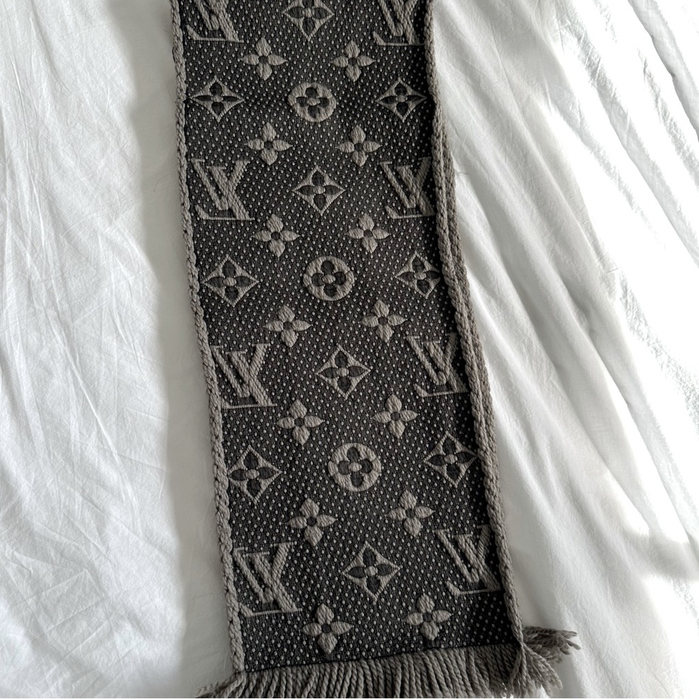 LOUIS VUITTON M72242 Esharp Logomania Scarf Verone gray wool/silk Women - Picture 8 of 12